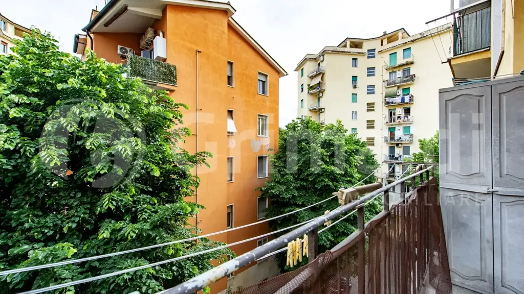 Balcon - Rear-Facing Apartment with Balconies in Rome