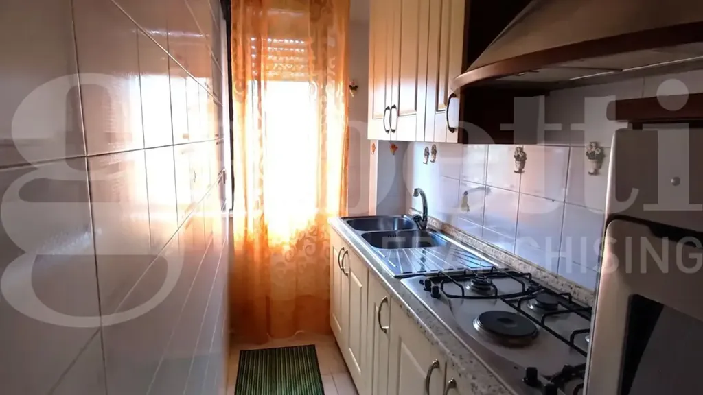 Cuisine - Trilocale with Private Access in Catanzaro