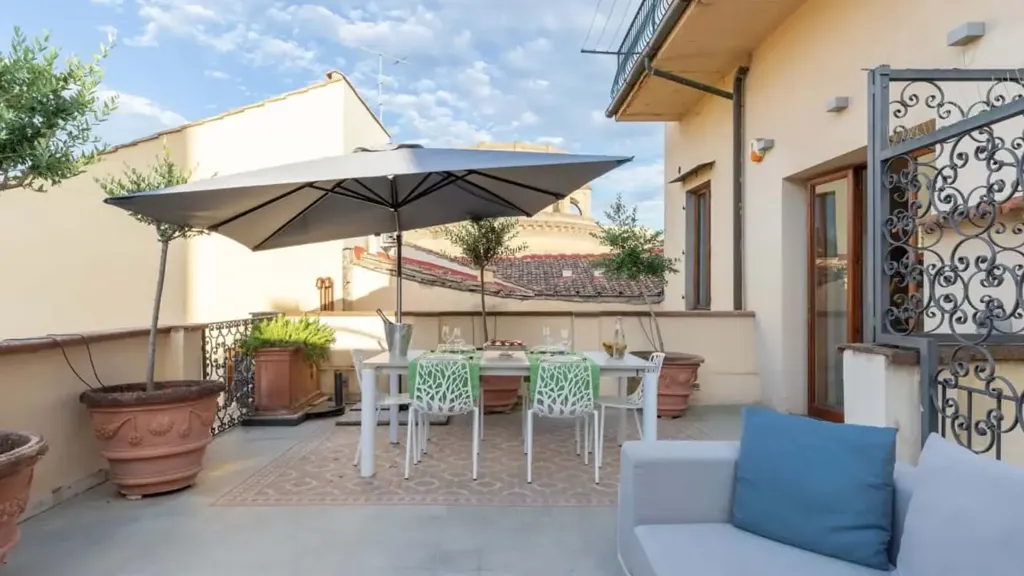 Terrace - Renaissance-Style Apartment with Terrace in Florence