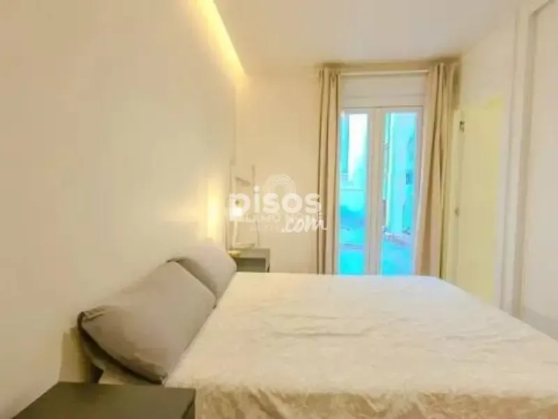 Bedrooms - Apartment with Balcony in Calle Mayor, Madrid