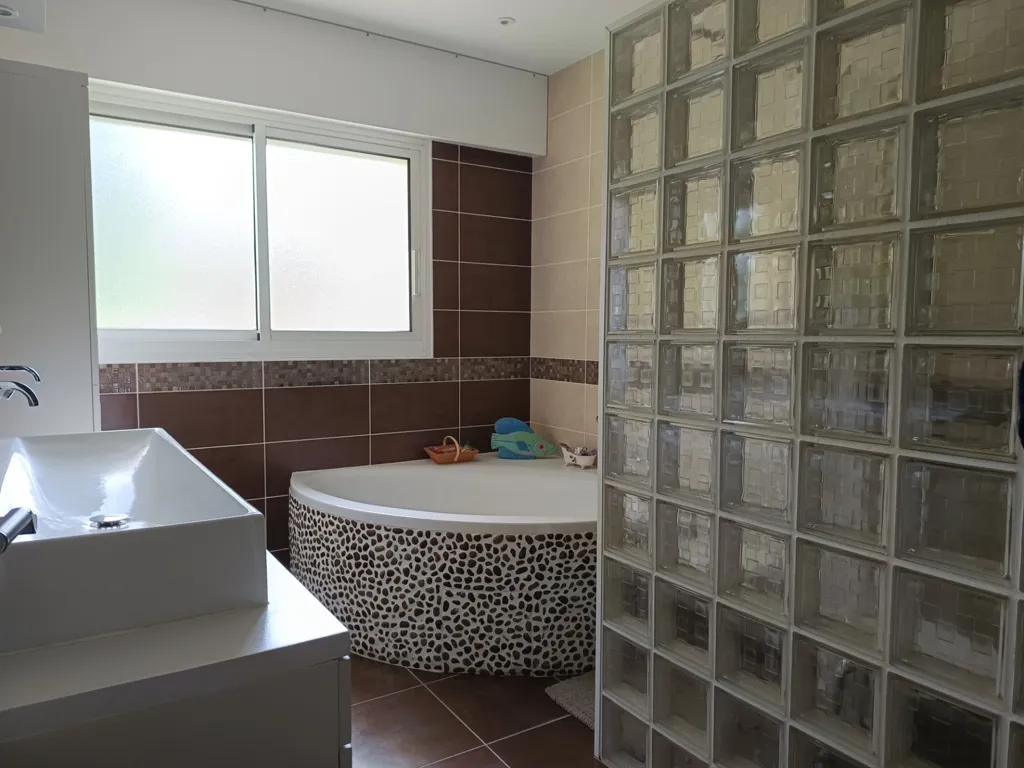 Vannitoad - Contemporary Villa with Pool in Idyllic Setting