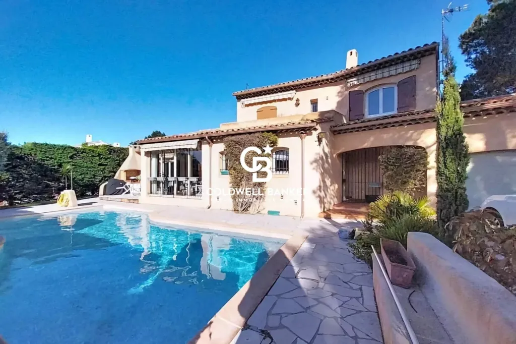Piscina - Luxury House with Pool in Fréjus