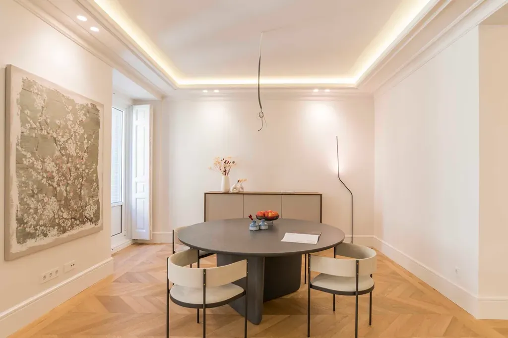 Salle à manger - Historic Flat with Balconies in Cortes, Madrid