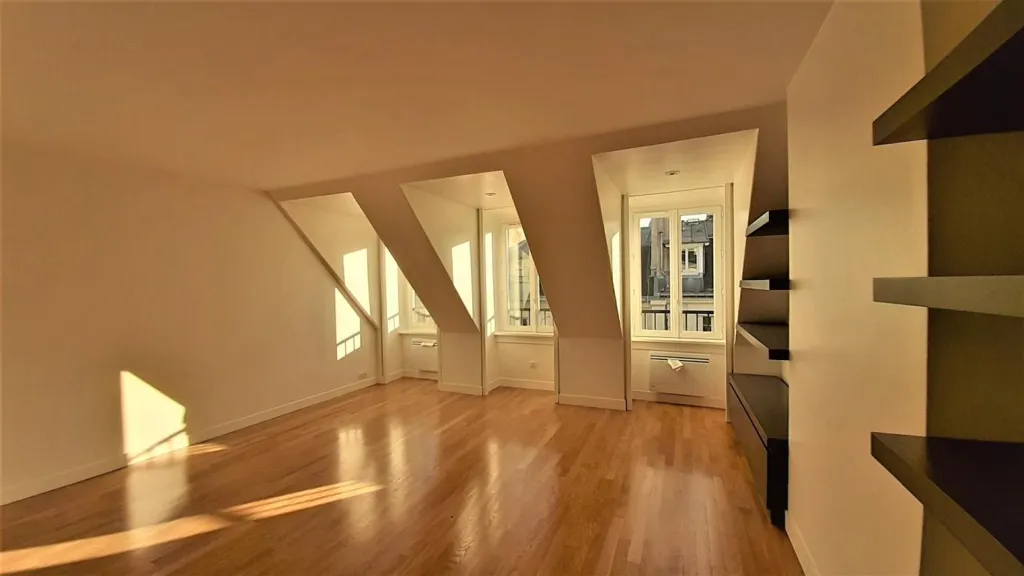 Stanze - Mansardé Flat in Haussmannian Building, Paris