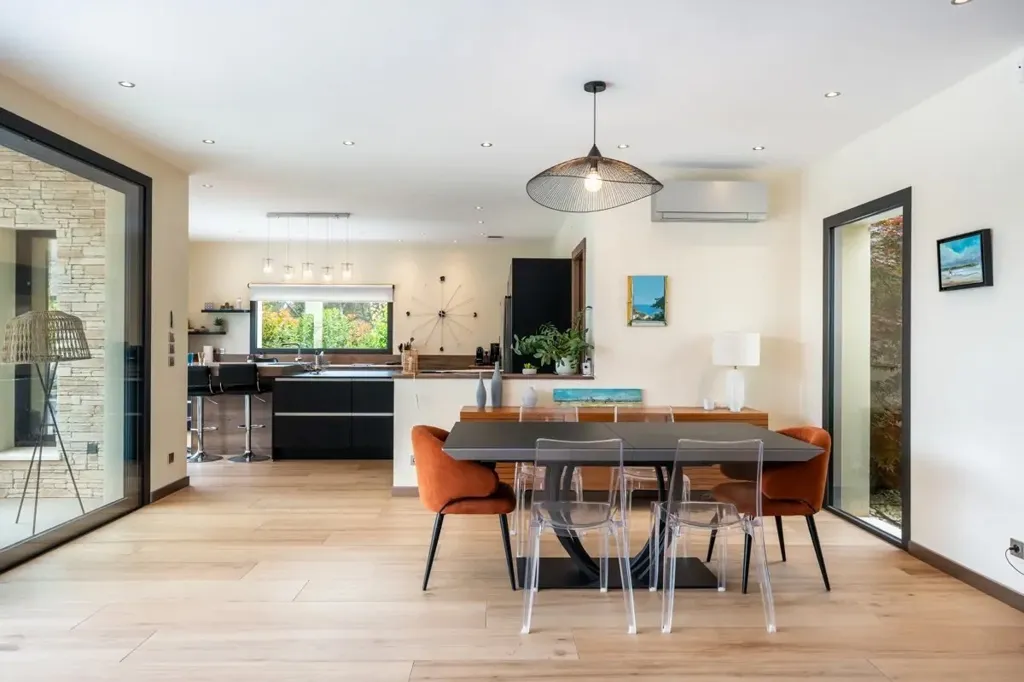 Dining Room - Family Villa with Pool in Ventabren
