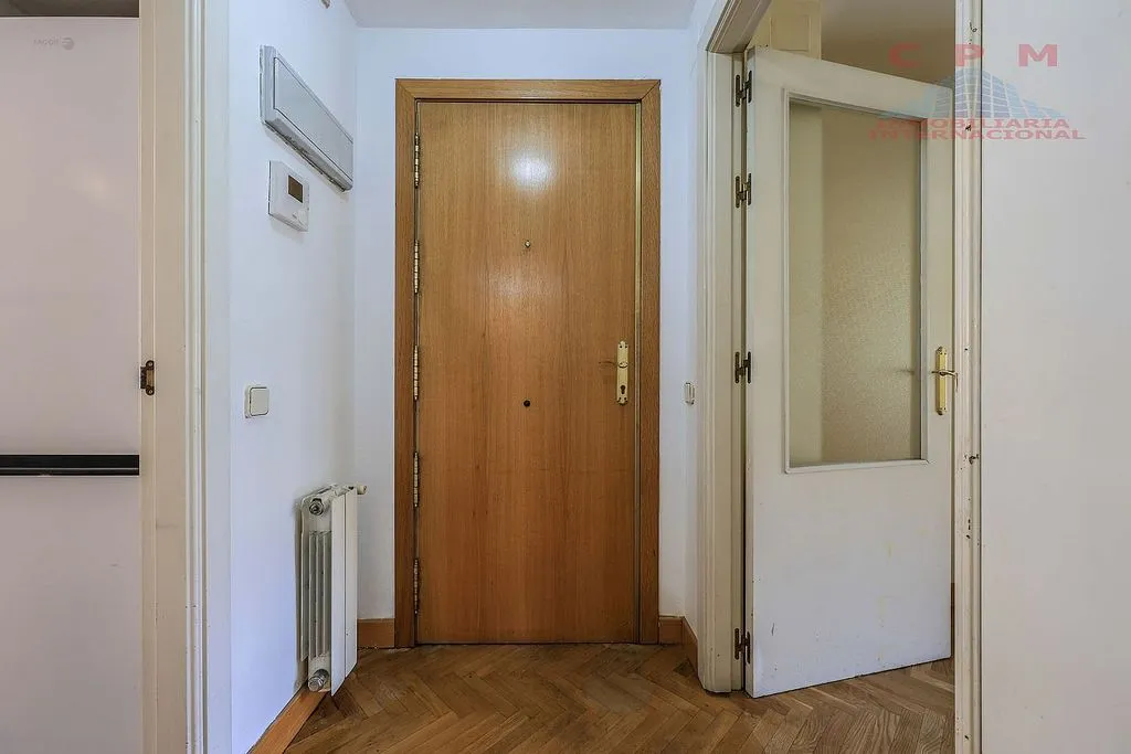 Esik - Furnished Apartment with Pool in Adelfas