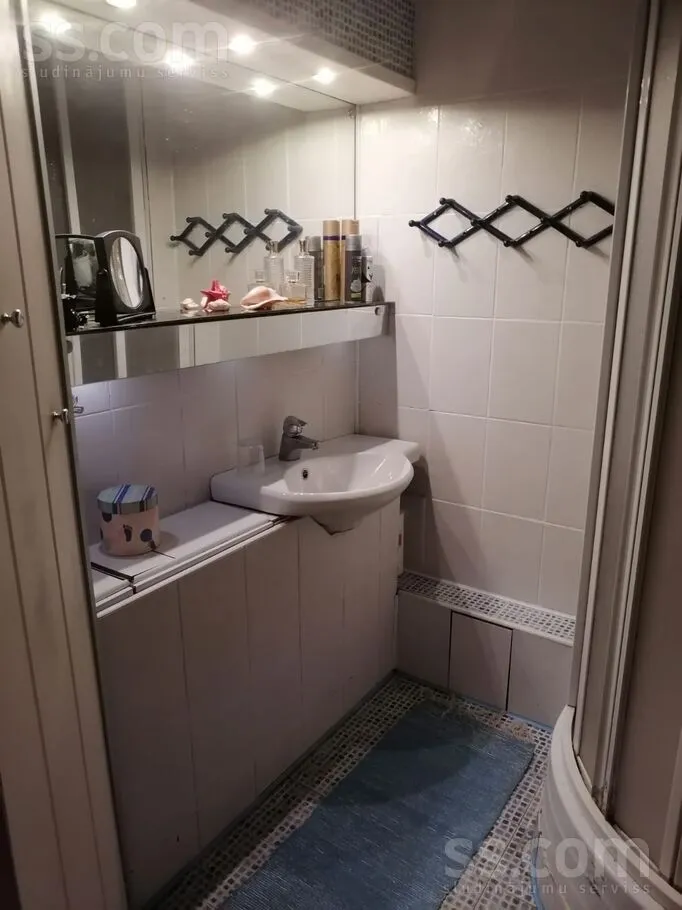 Vannitoad - Two-Bedroom Flat in Stalinist Building, Riga
