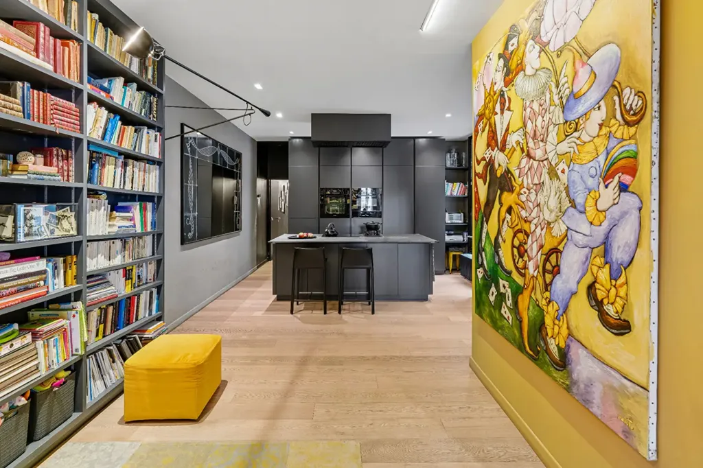 Elutuba - Haussmannian Flat with Balcony in Paris XVII