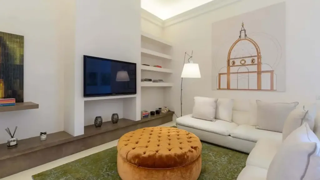 Living Room - Renaissance-Style Apartment with Terrace in Florence