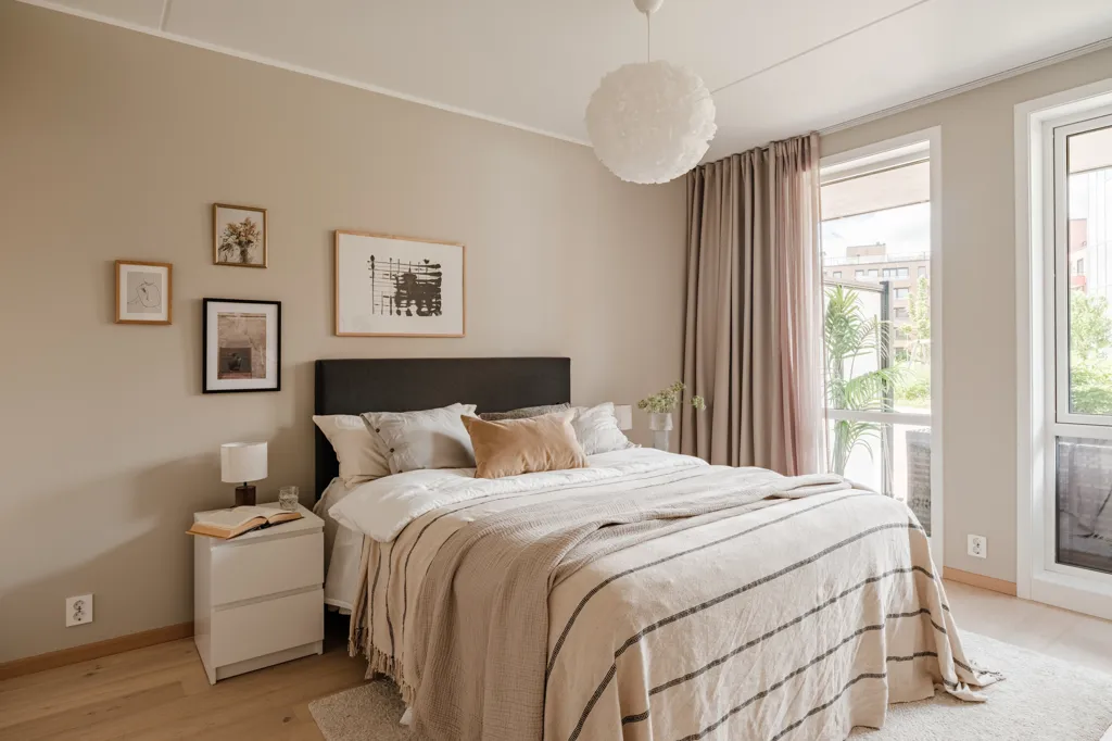 Bedrooms - 3-Bedroom Apartment with Garden Access in Oslo