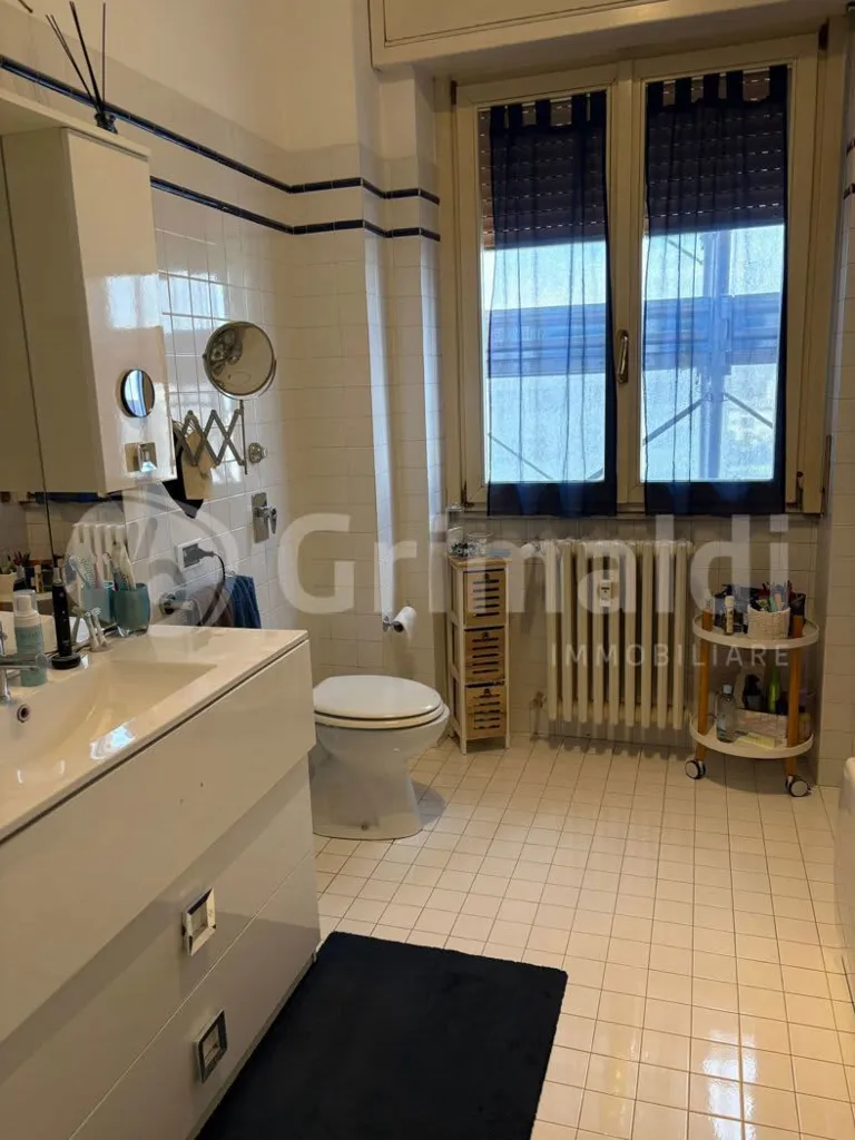 Salles de bain - 4-Bedroom Apartment with Panoramic Balconies in Monza