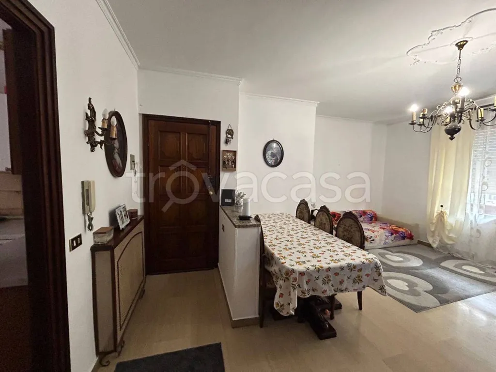 Salle à manger - Spacious Apartment with Balcony in Bra