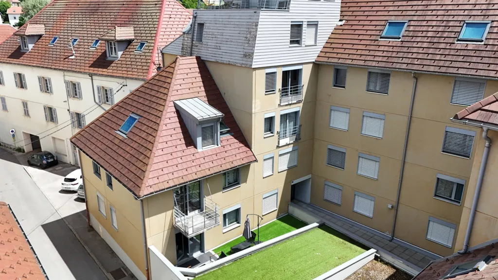 Vue aérienne - Appartement avec balcon et garage à Pontarlier