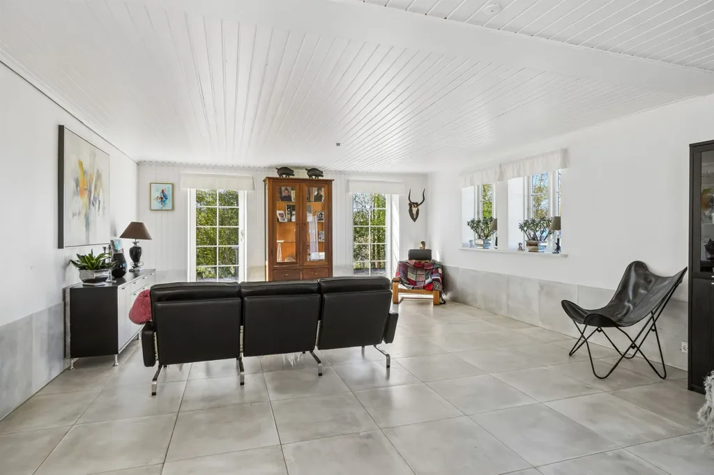 Elutuba - Mixed-Use Property with Kennel in Ruds Vedby