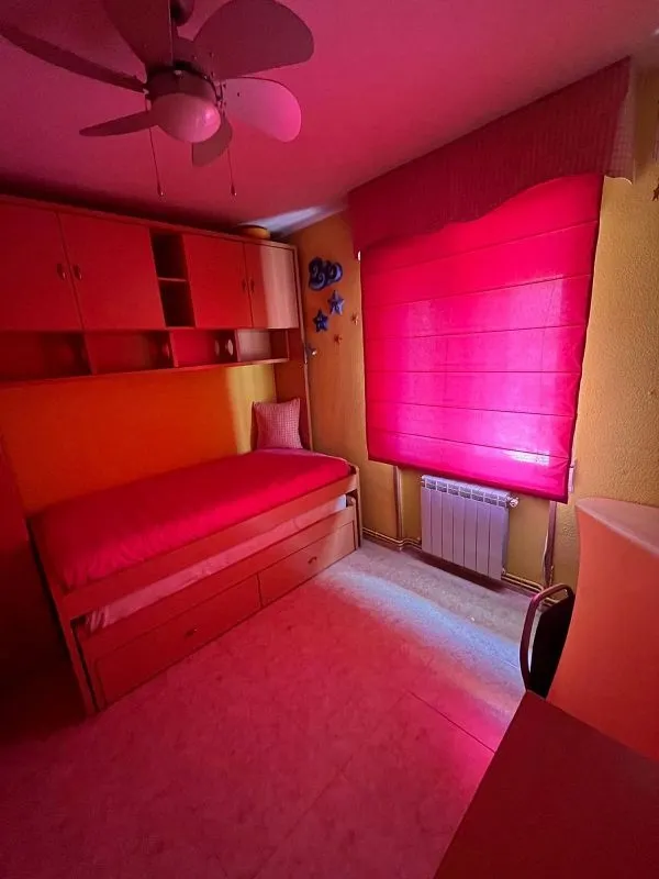 Bedrooms - 3-Bedroom Flat with Terrace in Reyes