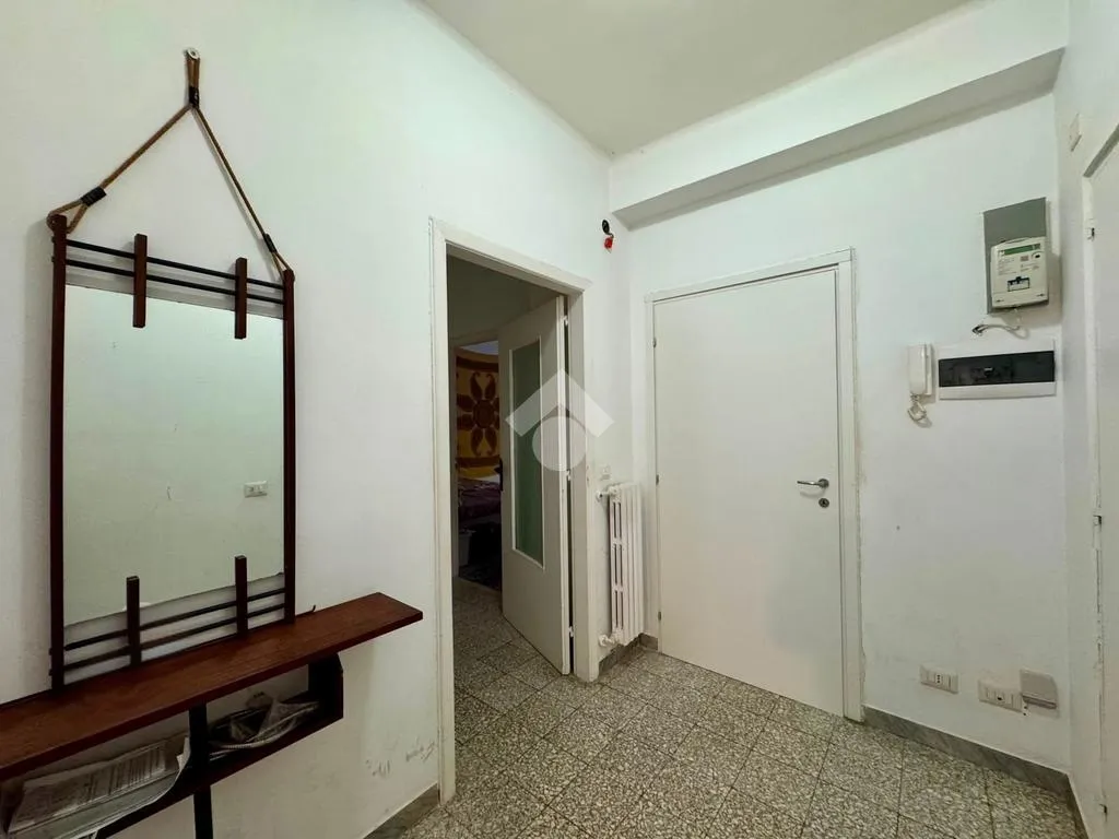 Entrée - 3-Bedroom Apartment with Balcony in Bari