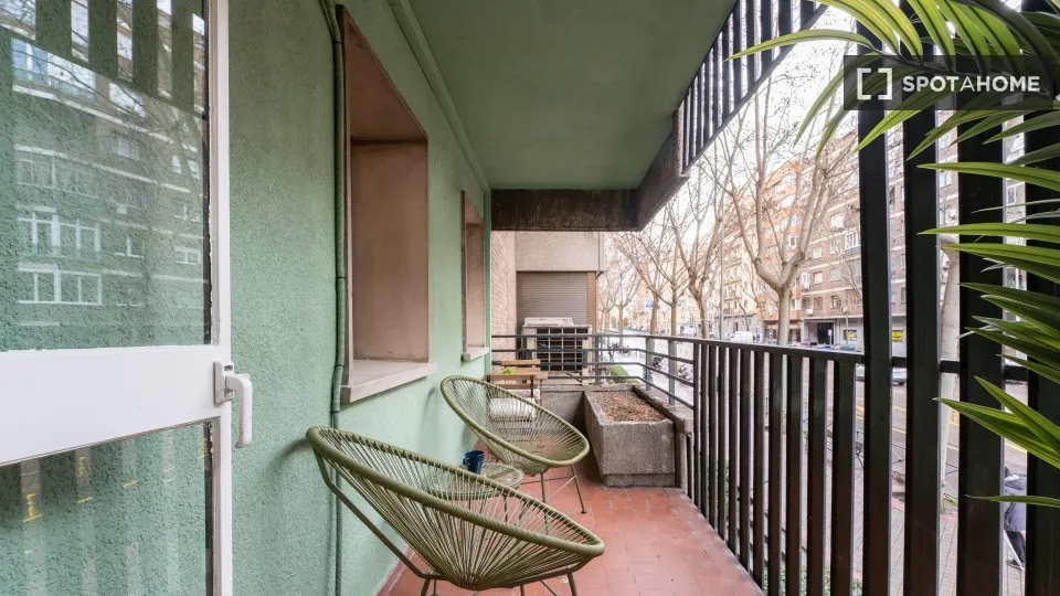 Balcone - Shared Apartment with Terrace in Pacífico, Madrid