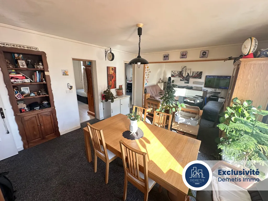 Sala da pranzo - 4-Bedroom Apartment with Balcony in Le Mans