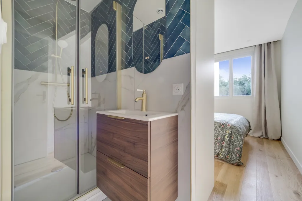 Salles de bain - Colocation Haut de Gamme avec Piscine à Chilly-Mazarin
