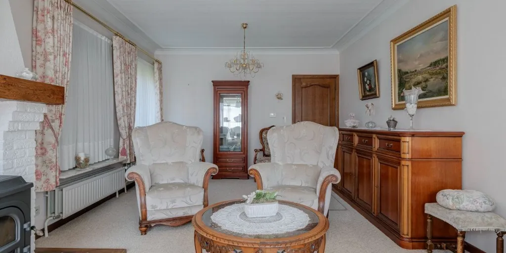 Séjour - Villa avec Double Garage près du Centre à Lindelhoeven