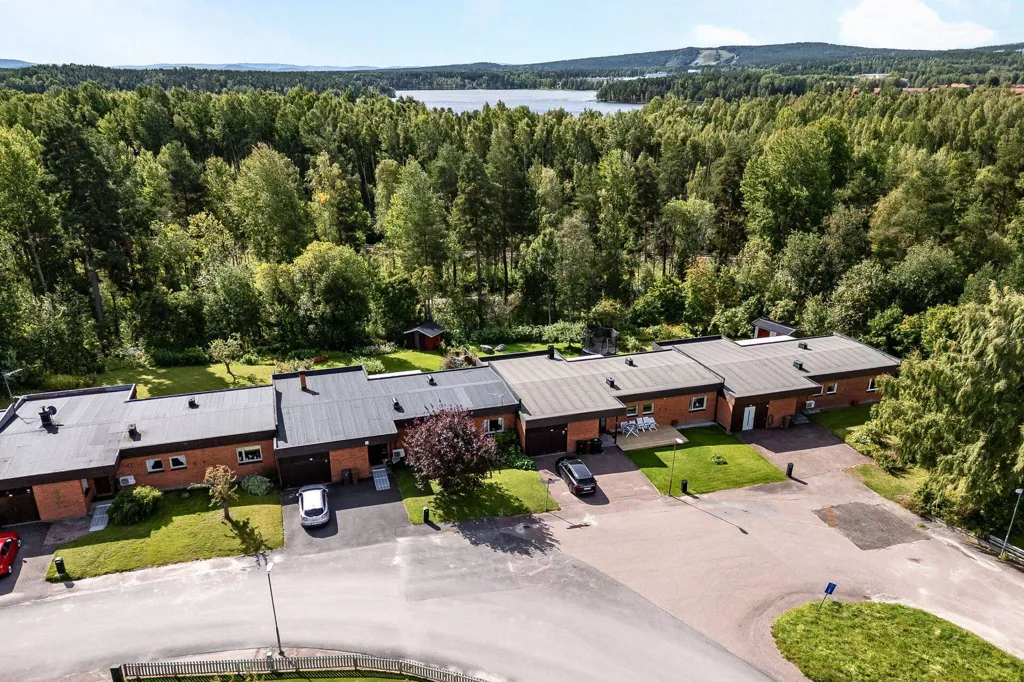 Õhuvaade - Modernised Bungalow with Garden in Falun