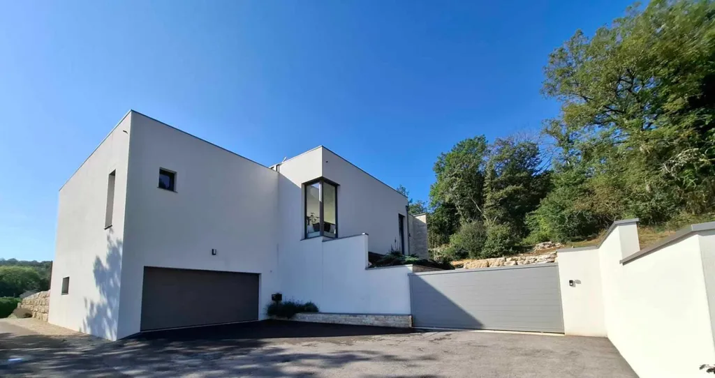 Extérieur - Maison Contemporaine avec Piscine au Village de Ramasse