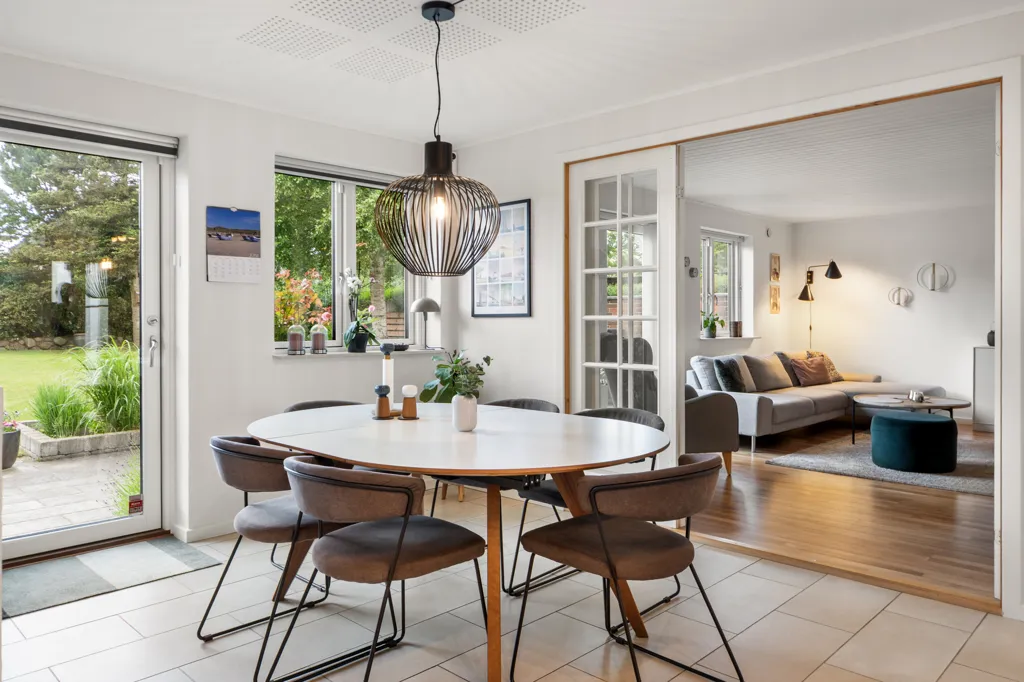 Sala da pranzo - Villa with Park-like Garden in Ishøj