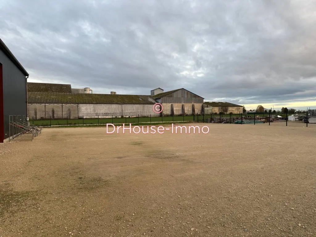 Aed - Commercial Space with Large Warehouse in Château-Landon