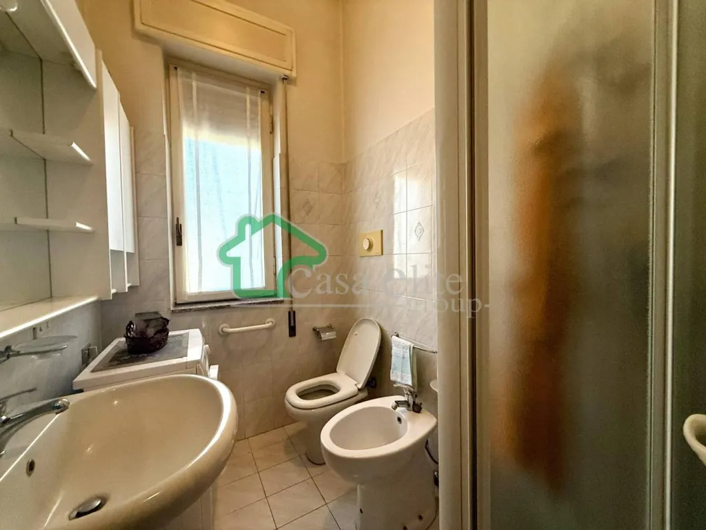Salles de bain - Elegant Triplex with Balcony in Lodi