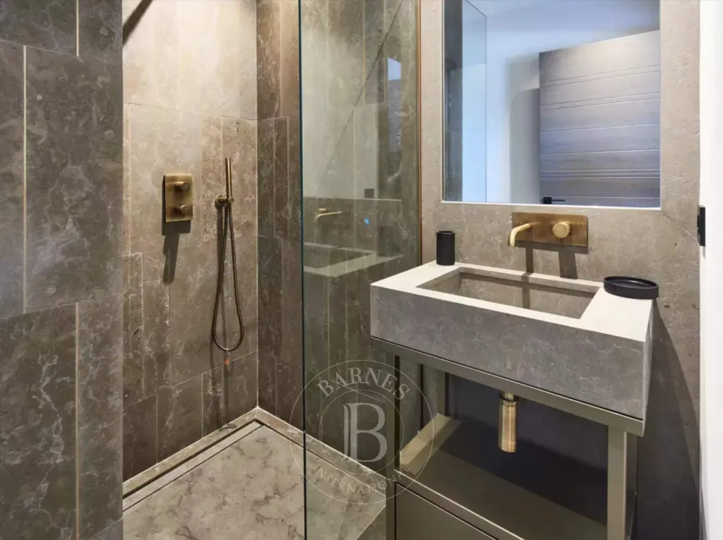 Bathrooms - 1950s Villa with Sea View in Cap d'Antibes