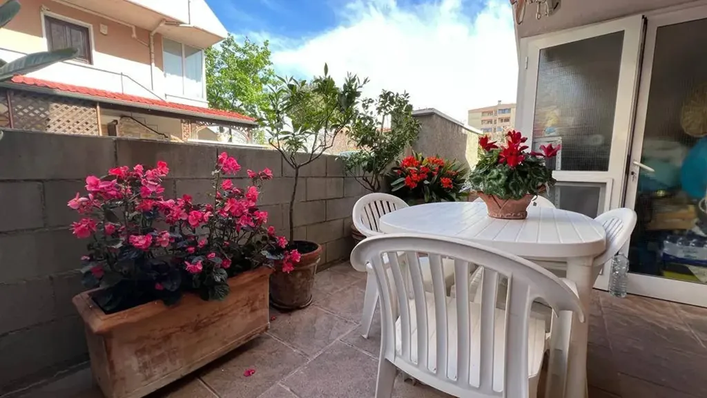 Terrass - Terraced Villa with Garden in Cecina