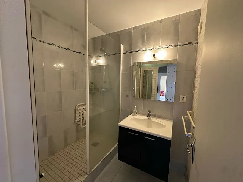 Salles de bain - Appartement Meublé 1 Pièce à Caen