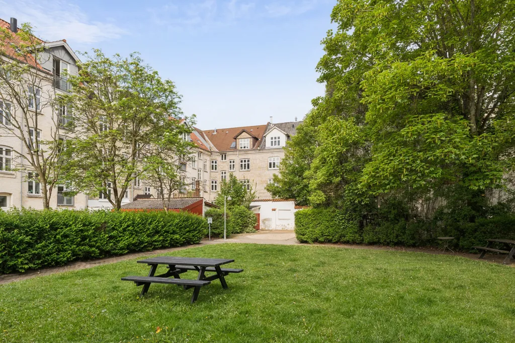 Jardin - 2-Bed Apartment in Historic Building, Aalborg