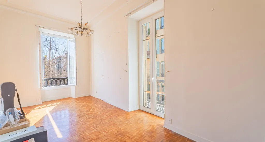 Pièces - Appartement Belle Époque avec Balcons à Nice