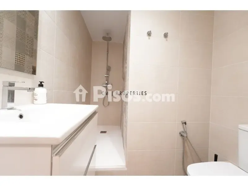 Bathrooms - Modern Flat with Lift in Campanar