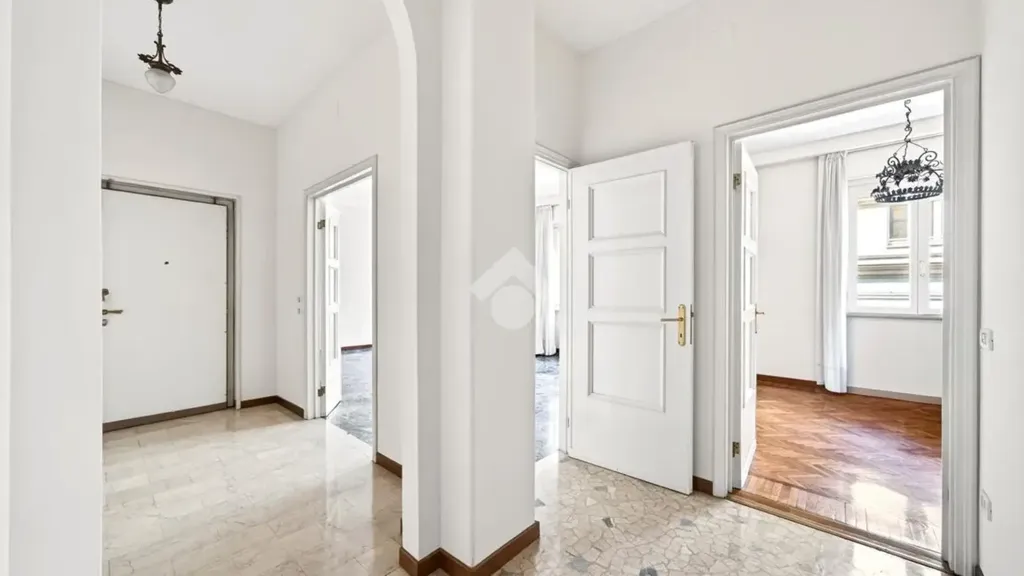 Ingresso - Spacious Apartment with Balcony in Brescia