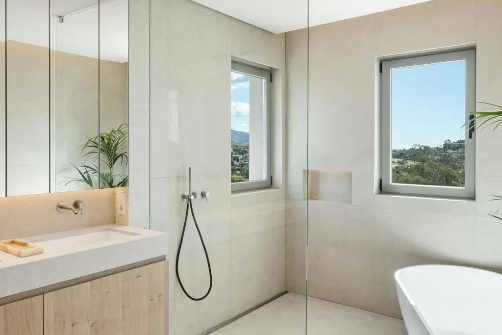 Salles de bain - Mediterranean Villa with Mountain Views in Marbella