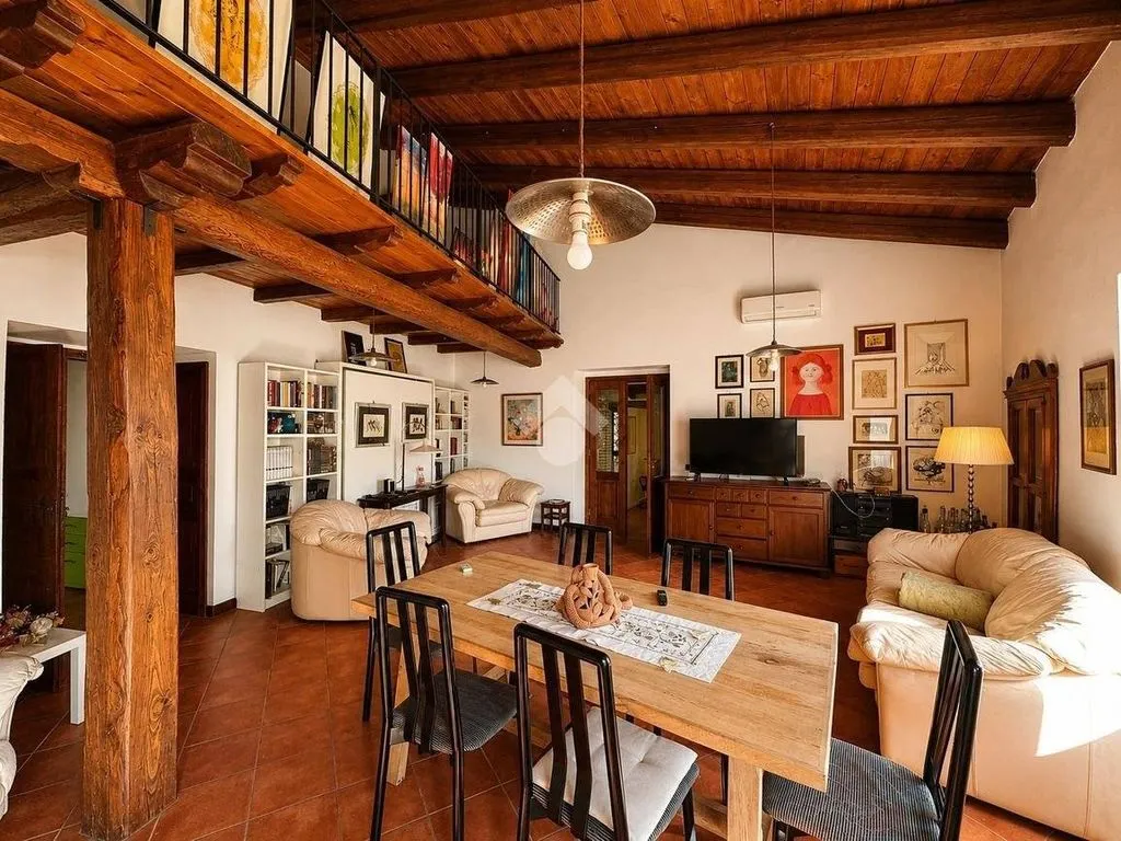 Sala da pranzo - 6-Bedroom House with Historic Setting in L'Aquila