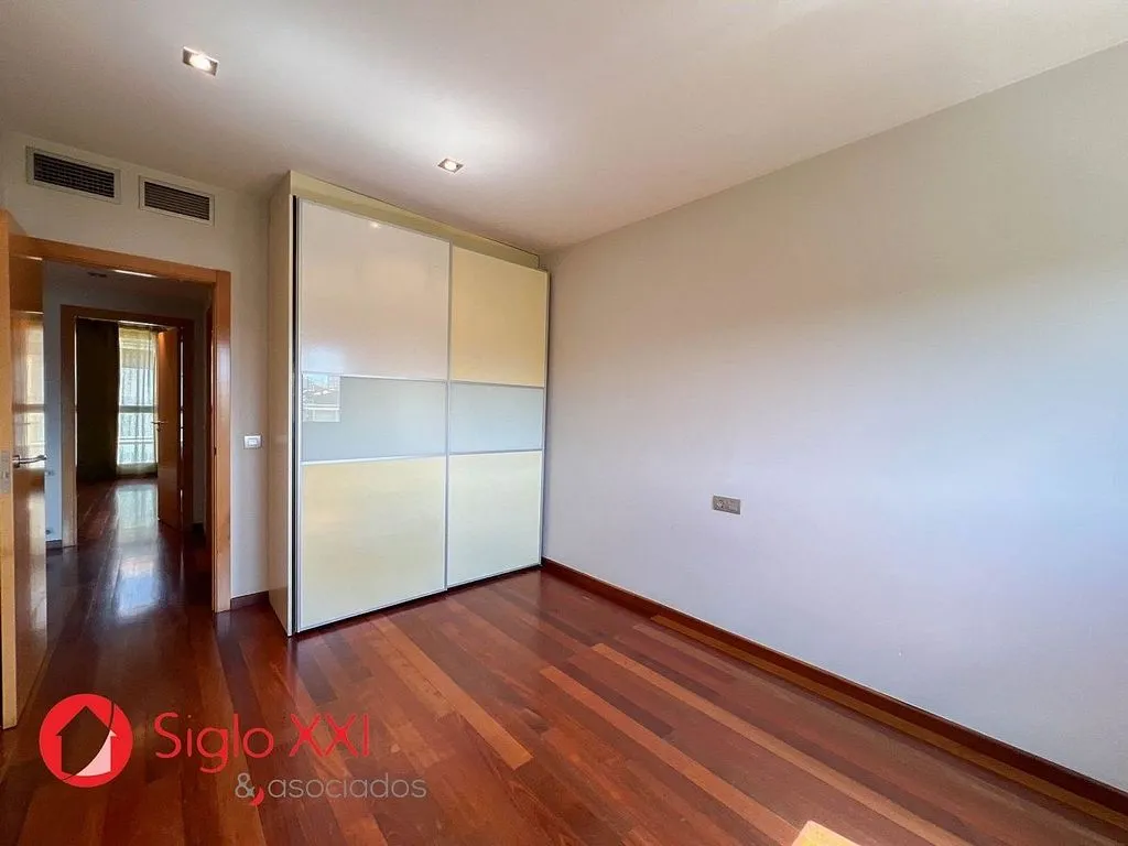 Magamistoad - Terraced House with Balcony in La Vila-Darremur