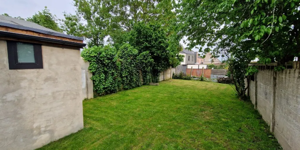 Aed - Renovatable House with Garden in Waasmunster