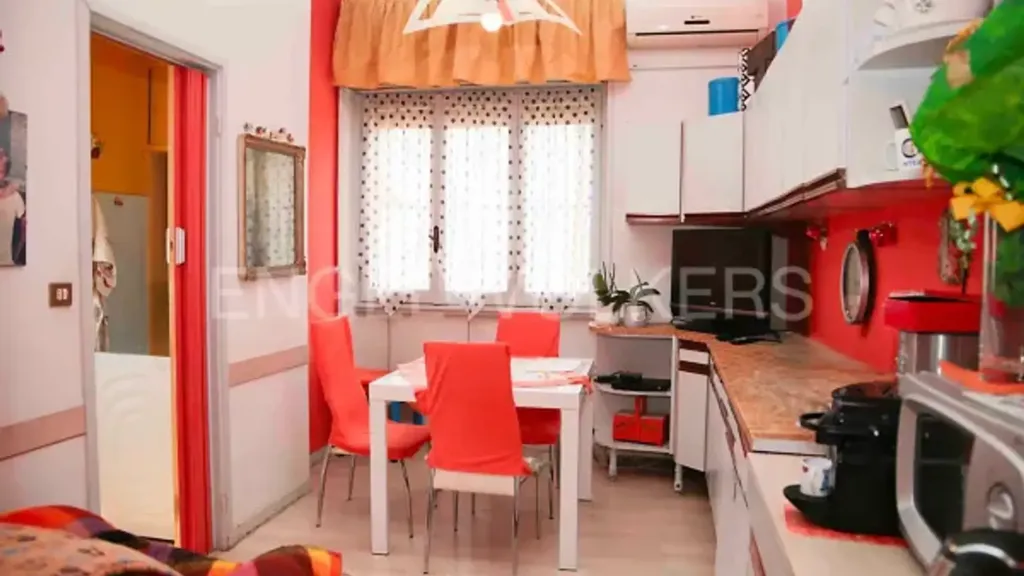 Söögituba - Ground Floor Apartment to Renovate in Rho