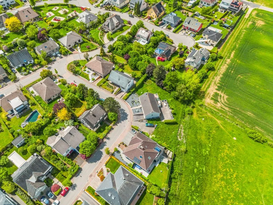 Vue aérienne - Terrain à Bâtir avec Fort Potentiel à Peppange