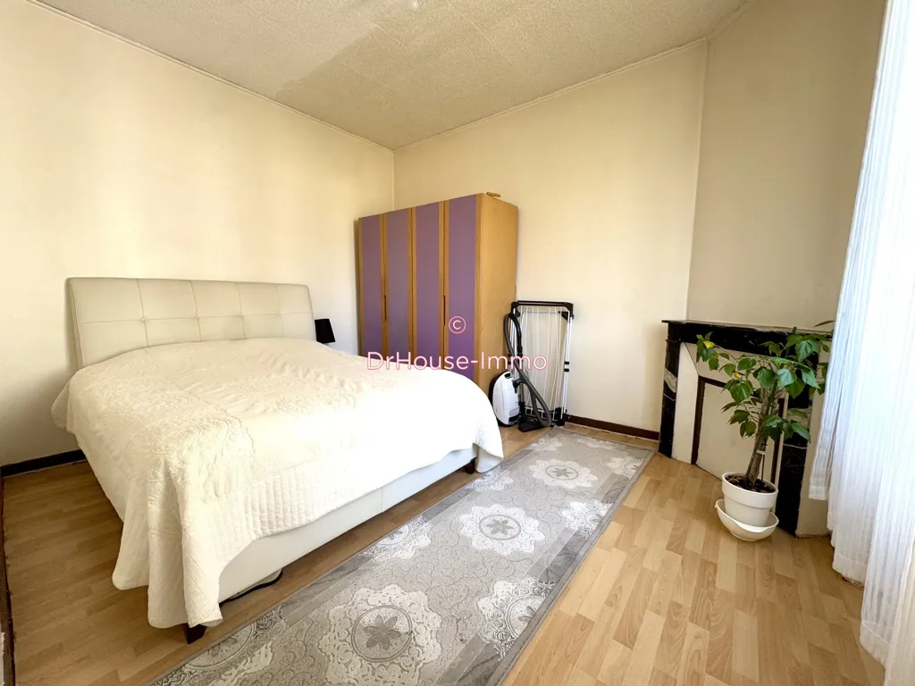 Chambres - Ensemble Immobilier avec Deux Habitations à Châlette-sur-Loing