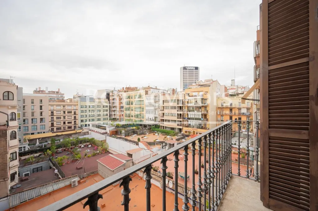 Rõdu - Renovated Apartment with Balcony in Dreta de l'Eixample