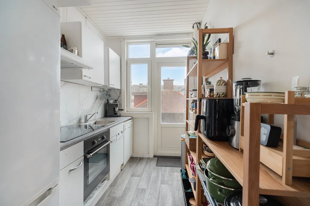 Cucina - Charming Upper Flat with Balcony in The Hague