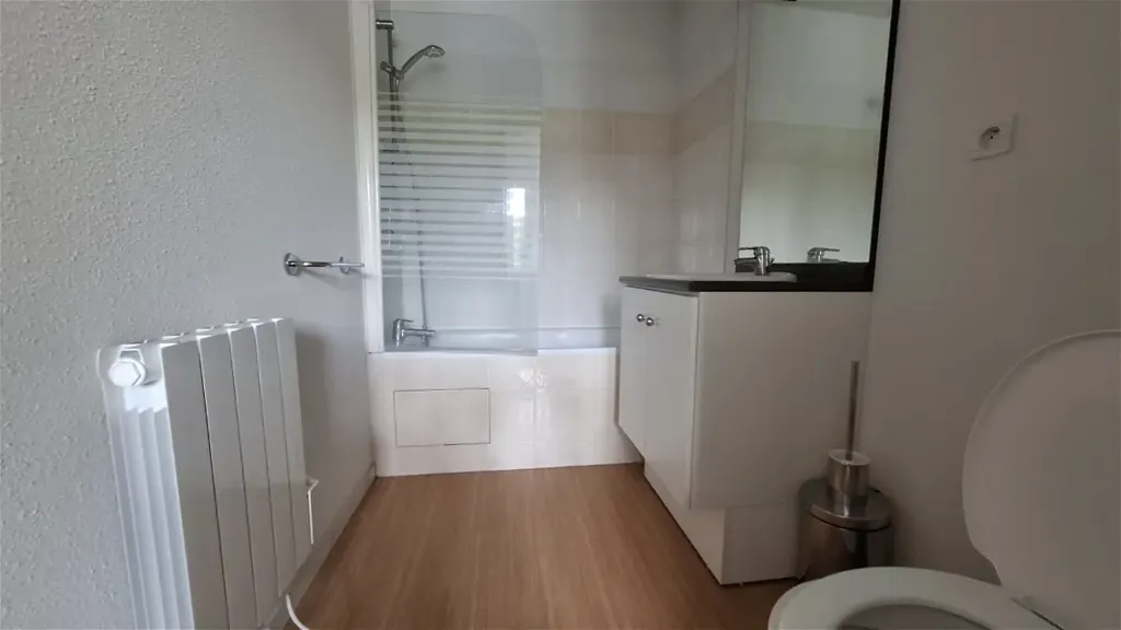 Salles de bain - Studio Meublé avec Balcon à Niort