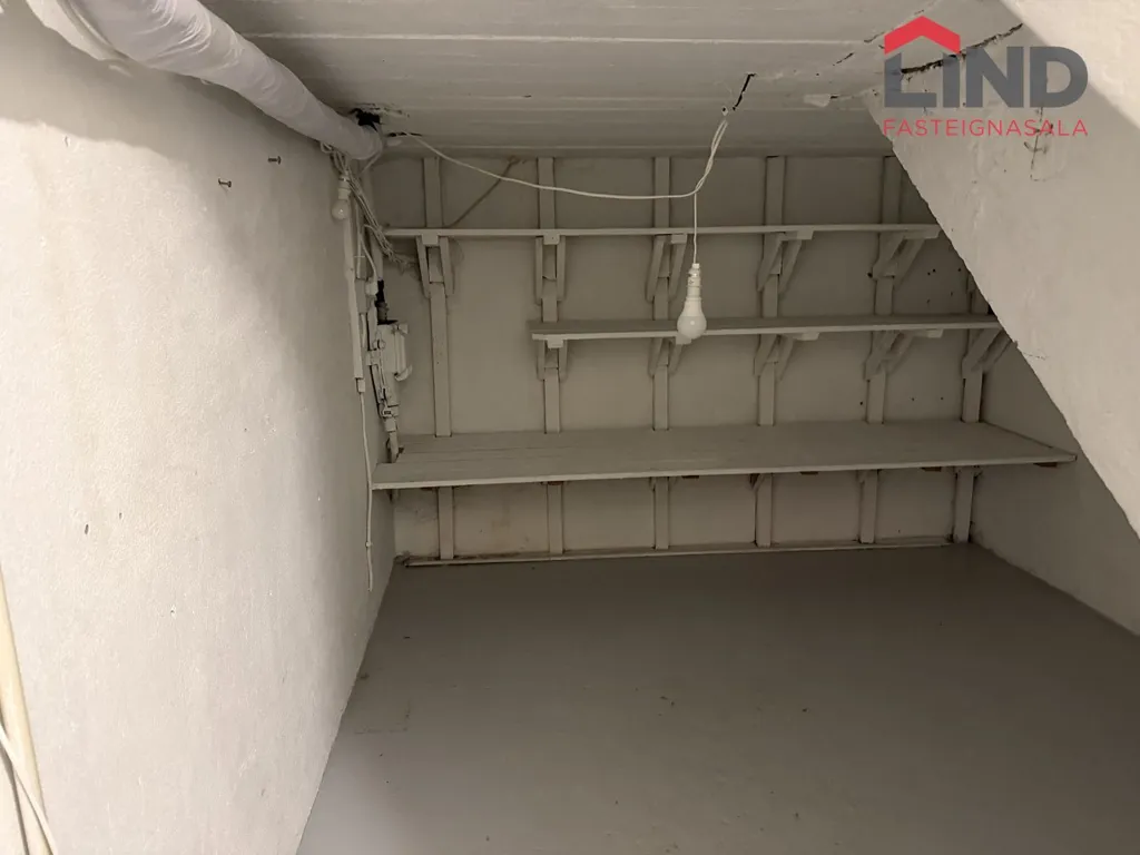 Garage - Shared Entrance Apartment in Reykjavik
