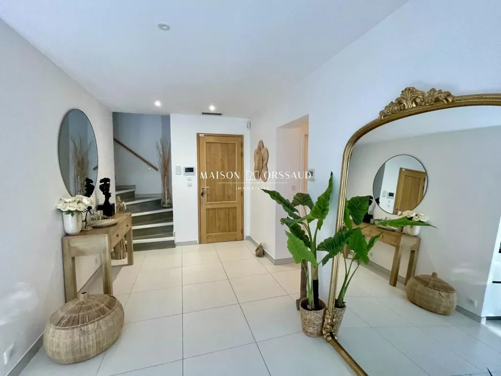hallway_entrance