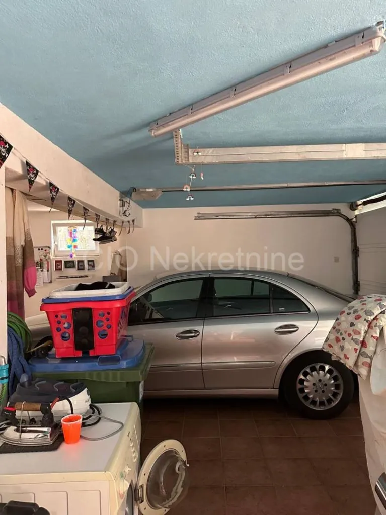 Garage - Apartment House with Sea View in Ražanj