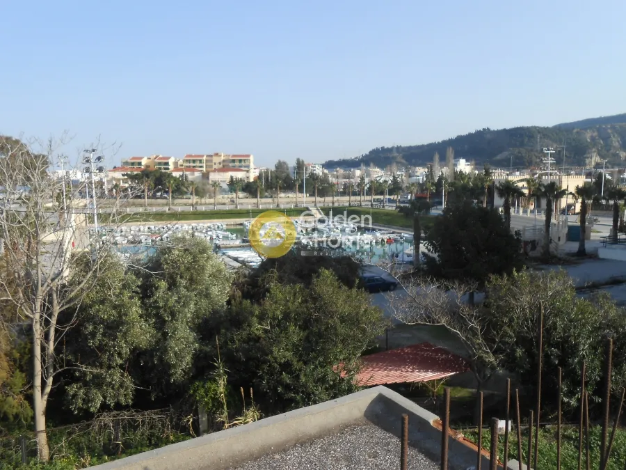 Balkon - Two-Storey Building with Sea View in Xylokastro Centre
